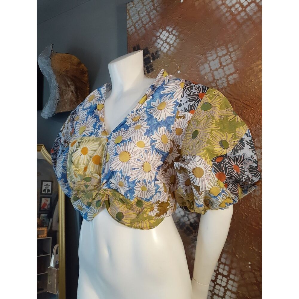 Zara Cotton Floral Puff-Sleeve Crop Top in Multi Daisy Print